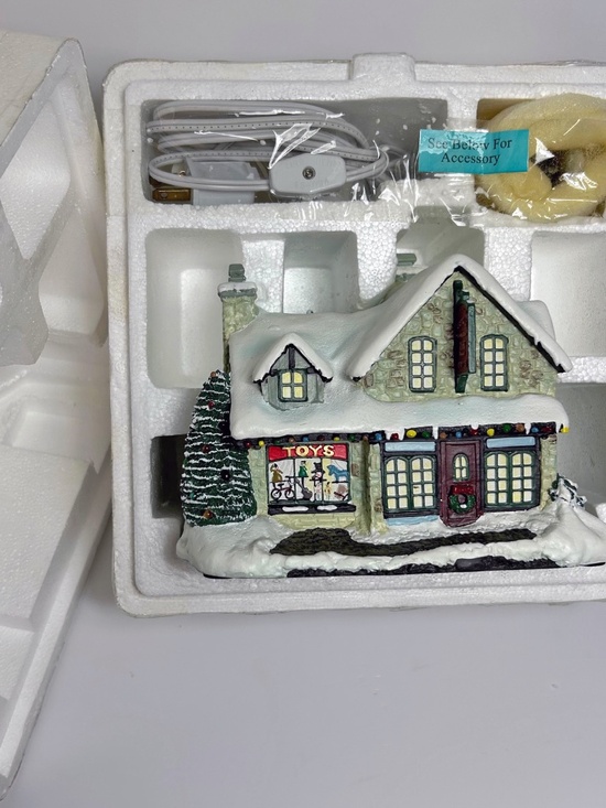 Thomas Kinkade Hawthorne Village Christmas Toy Shop - Picture 11 of 12